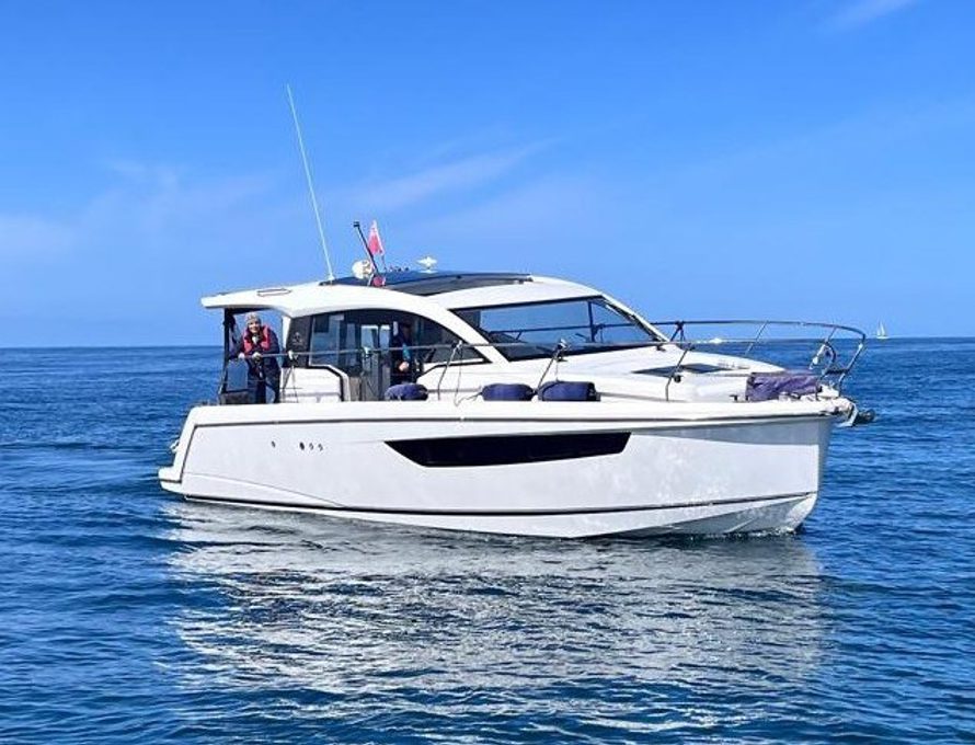 Sealine C330